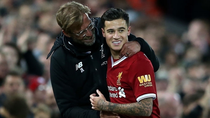 Philippe Coutinho (R) and Liverpool manager Jurgen Klopp