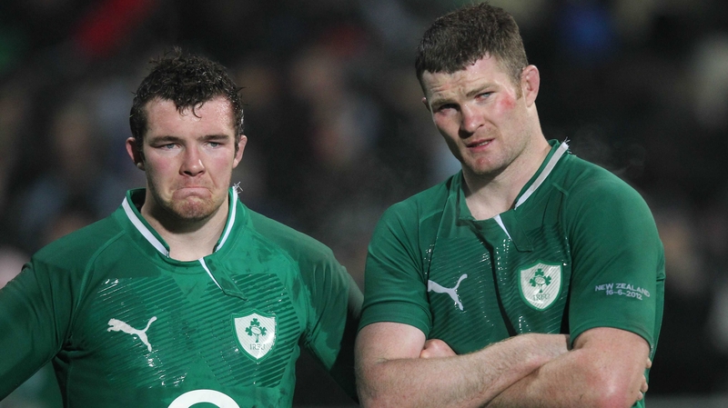 Peter O'Mahony (L) will renew acquaintances with former Munster team-mate Donnacha Ryan this weekend