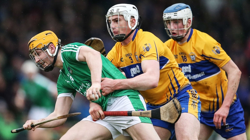 Seamus Flanagan (L) evades Clare's Conor Cleary and Bobby Duggan