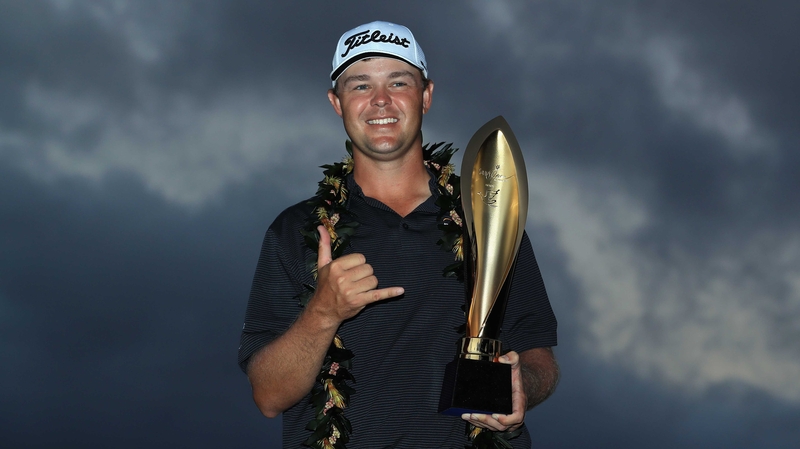 A winning pose from Patton Kizzire with the Sony Open trophy