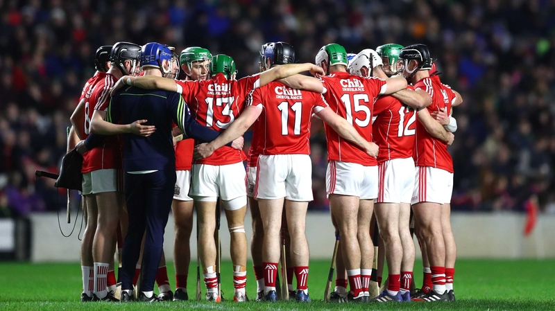 Cork huddle together before throw-in