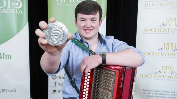 Éist siar le comórtas Sheáin Uí Riada