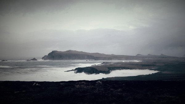 Aighneas, achrann agus ainnise: Bád na nGort nDubh