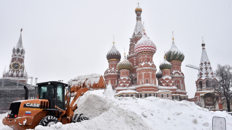 Snow piles up in Moscow's Red Square