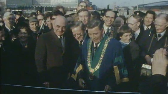 Lord Mayor of Dublin Michael Collins opens Talbot Memorial Bridge, Dublin (1978)