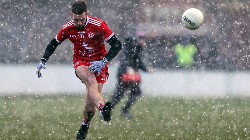 Niall Sludden kicks a free in the snow