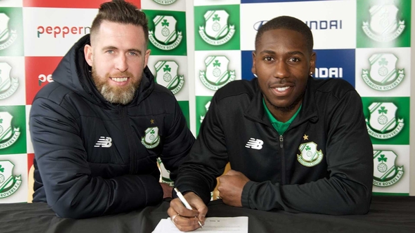 Daniel Carr (R) signs on the dotted line