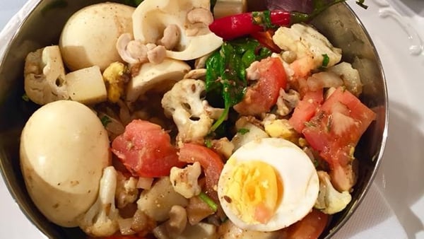 Richy's Potato, cauliflower, egg & spinach curry