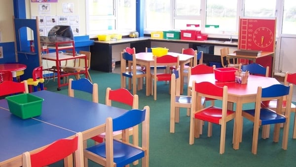 Comórtas RnaG: Amhráinín i Nóiméidín