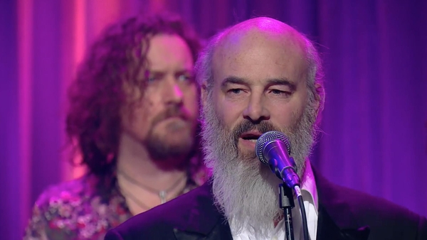 Watch: Mundy and Kíla perform An Spailpín Fánach on the Late Late