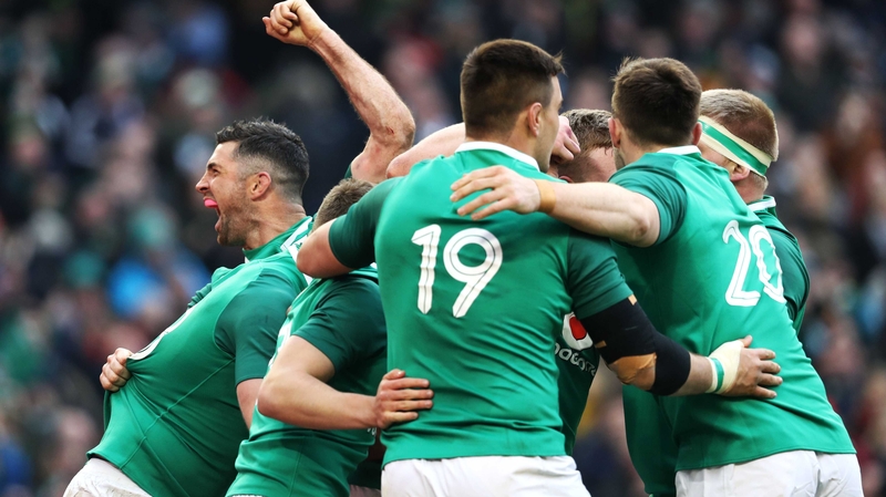 Ireland celebrate Jacob Stockdale's second try
