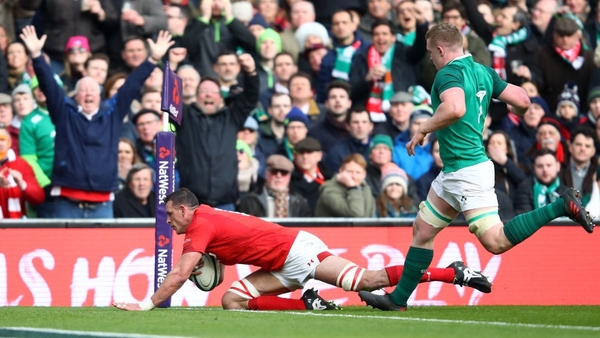 Aaron Shingler scores for Wales