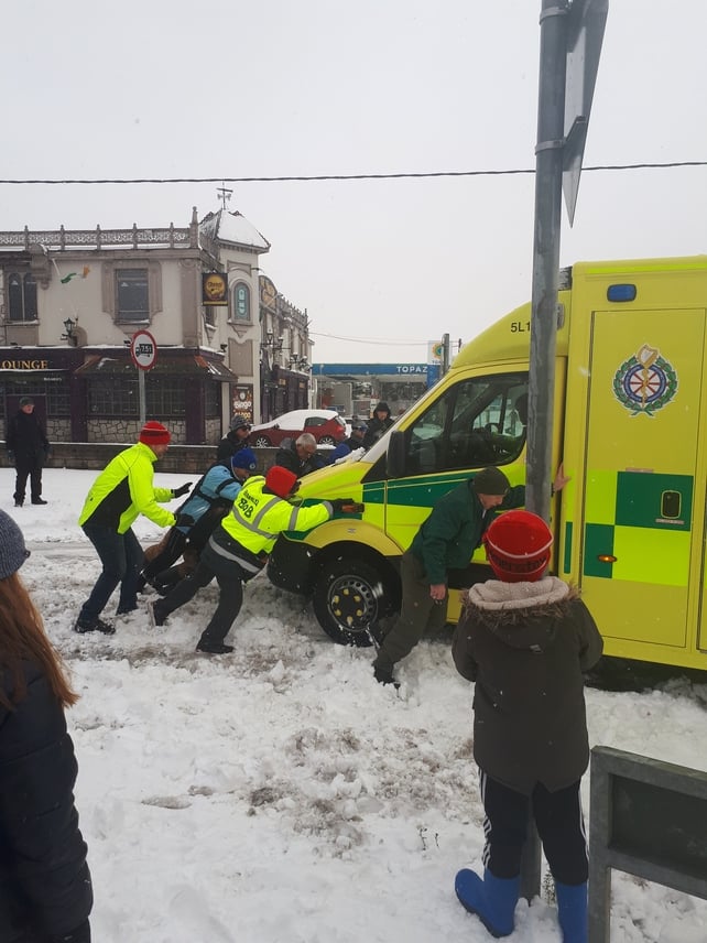 Residents help out an ambulance in Palmerstown, Dublin (Pic:Shauna Kelly)