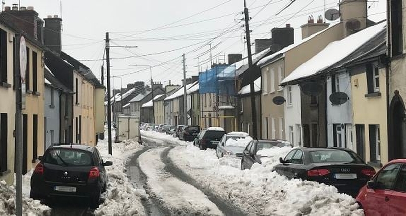 Met Éireann said scattered heavy snow showers overnight and tomorrow morning will lead to accumulations of snow in places