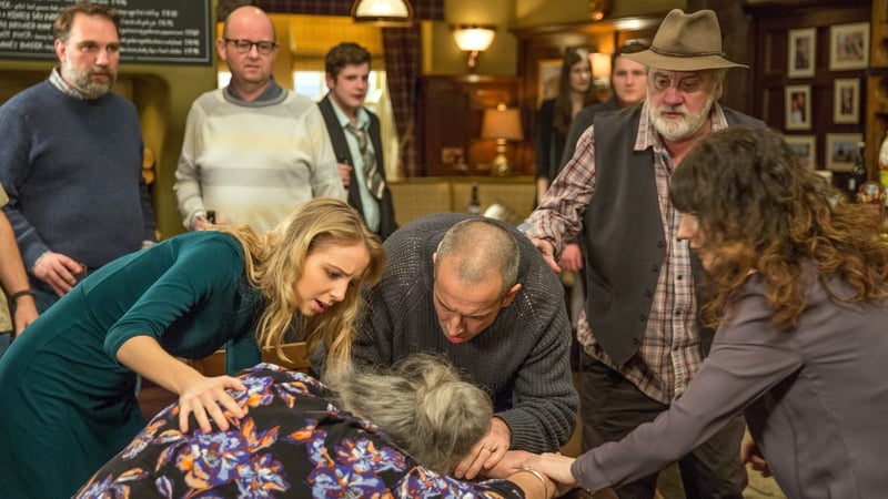 Lisa goes into cardiac arrest after her drink is spiked in Emmerdale