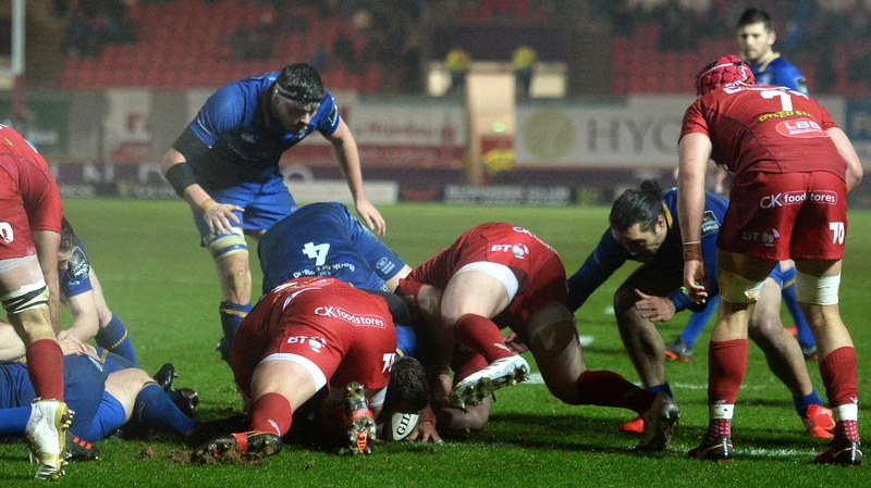 Leinster's Ed Byrne scores
