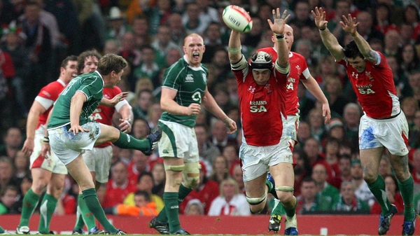 Ronan O'Gara with the goal that won the 2009 Grand Slam