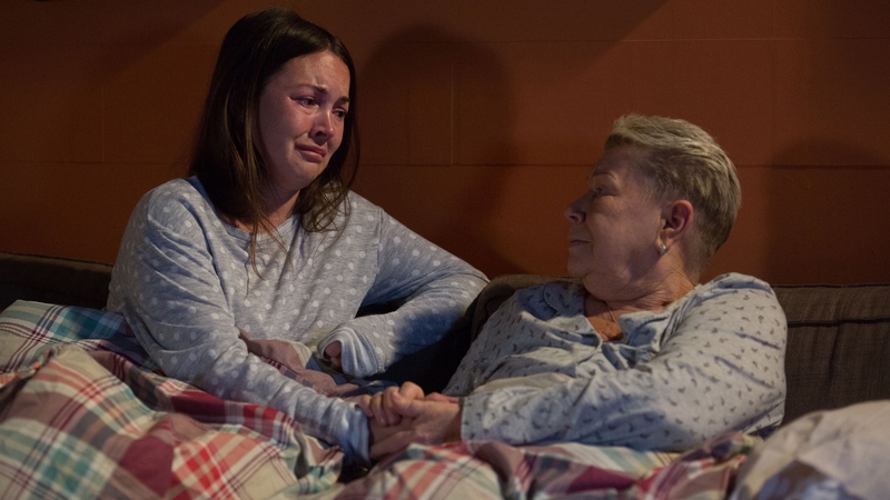Mo Harris breaks devastating news to Stacey Fowler on EastEnders