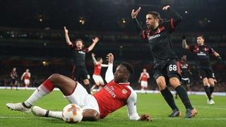 Danny Wellbeck goes down for a very dubious penalty