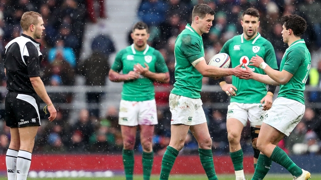 Johnny Sexton makes way for Joey Carbery