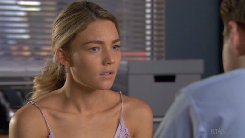Jasmine reports a stalker on Home and Away