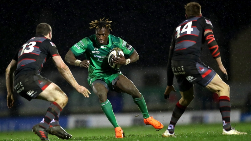 Edinburgh's Mark Bennett and Dougie Fife close down Niyi Adeolokun of Connacht