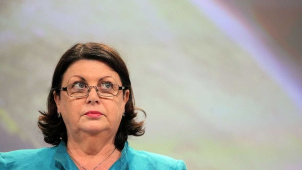Máire Geoghegan Quinn: An Ghaeilge agus Teach Laighean