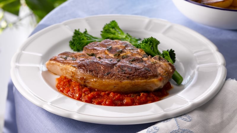 Lamb Chops with Tomato and Smoked Paprika Sauce