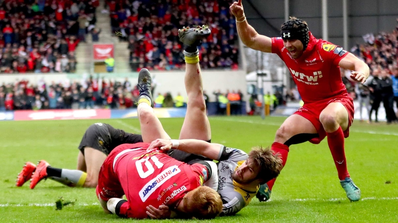 Scarlets' Rhys Patchell scores his side's opening try
