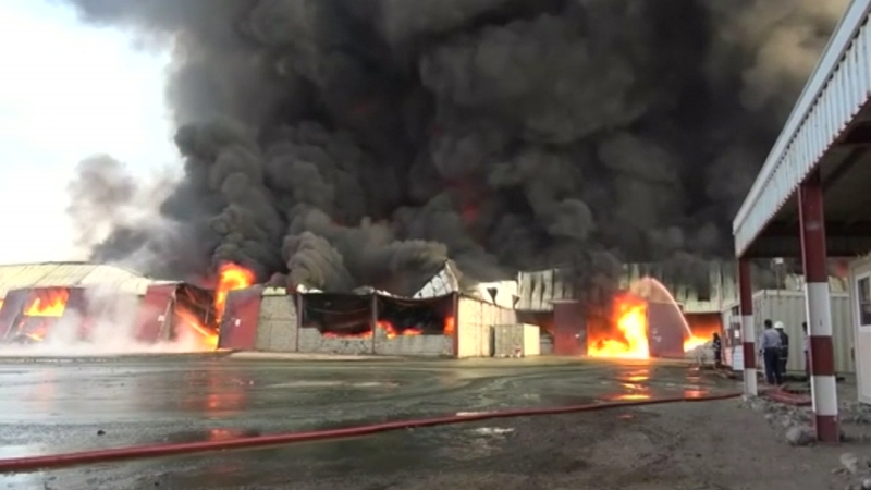 An official in Hodeida said that four warehouses were engulfed in flames and estimated that 50 tonnes of food was destroyed