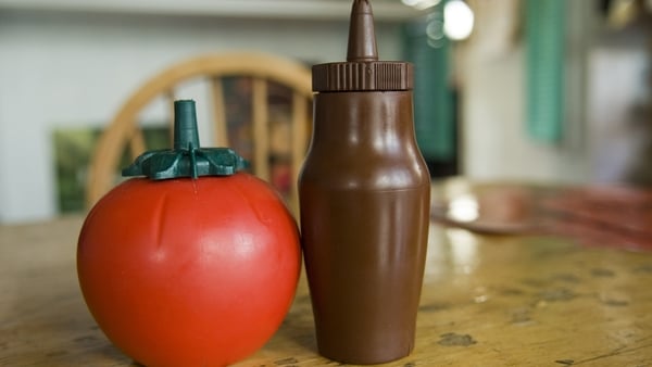 Red Sauce or Brown Sauce? The country is divided on tonight's What are you Eating?