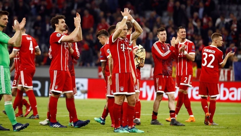 Bayern Munich's players celebrate