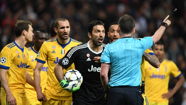 Gianluigi Buffon protests with Michael Oliver at the Bernabeu