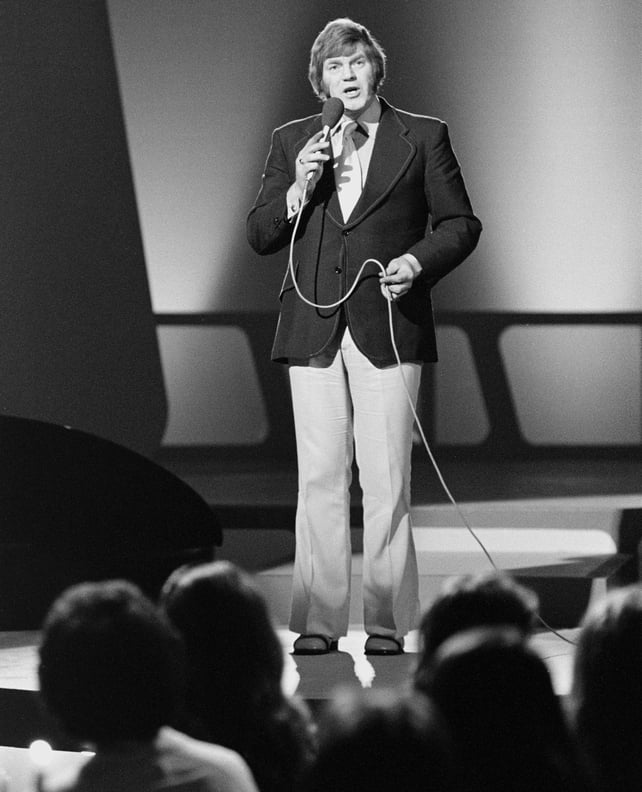 Big Tom performs on the RTÉ Television series 'The Anna McGoldrick Show', during programme recording in Studio 1 in February 1974