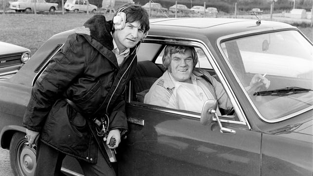Big Tom (right) with RTÉ floor manager Tom Flanagan, in the town of Castleblayney, County Monaghan, during the filming of RTÉ Television's 'Donncha's Travelling Roadshow' in March 1980.