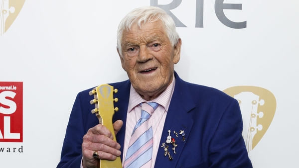 Big Tom remembered - the King Of Irish Country sings