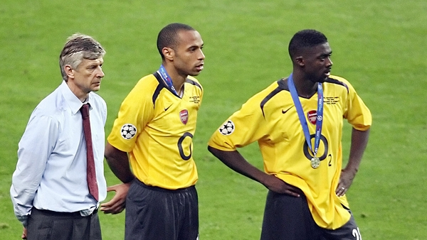 Arsene Wenger, Thierry Henry and Kolo Toure after the defeat to Barcelona in 2006