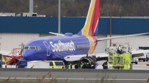 The engine explosion on Southwest Airlines flight 1380, which caused the death of one passenger, was caused by a fan blade that broke off