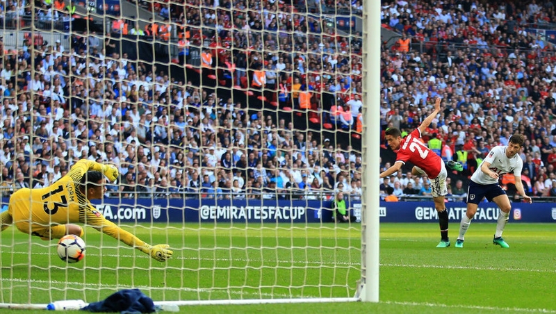 Ander Herrera scores the winner for Manchester United