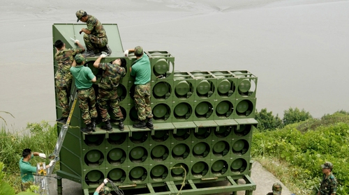 South Korea soldiers dismantle loudspeakers from an observatory near the with North Korea