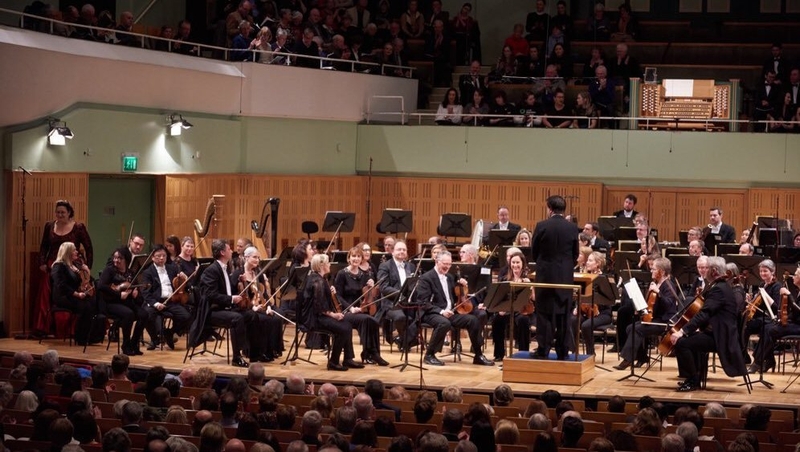 A review of RTÉ's orchestras recommended that the RTÉ NSO be established as an independent body, or as part of the National Concert Hall