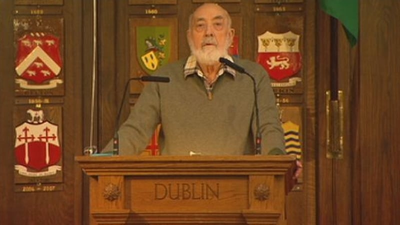 Mr Kinsella was described as a poet who wrote about "youth and age, innocence and experience"