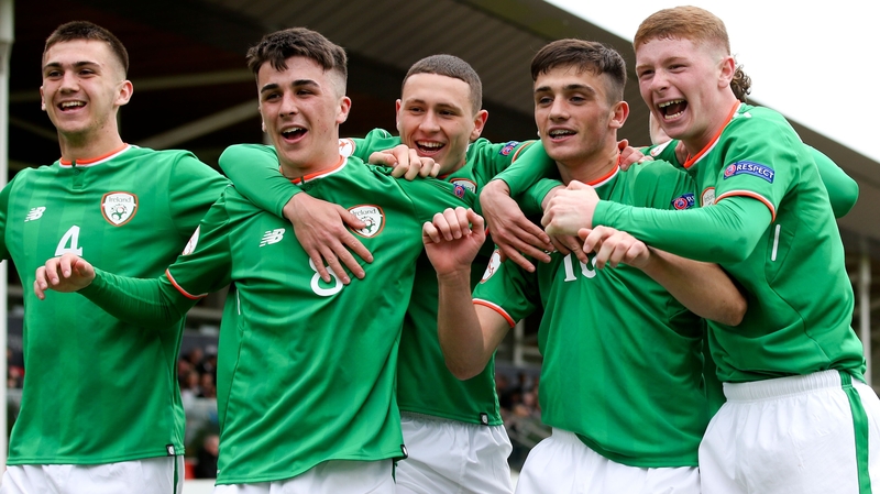 Troy Parrott celebrates with his team-mates