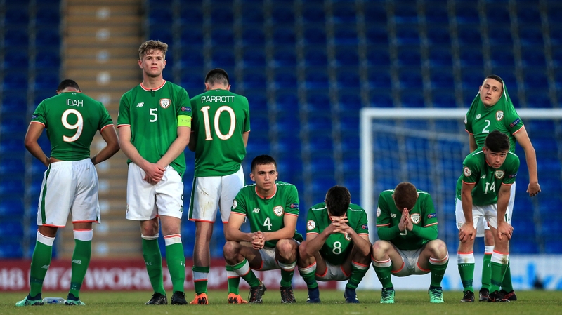 Ireland captain Collins (5) and his team mates after defeat