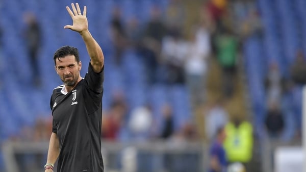 Time to say goodbye - Buffon waves farewell