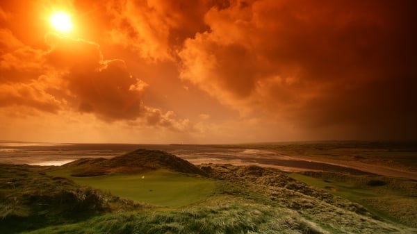 The sun shines on Lahinch