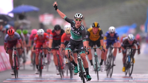 Bennett celebrates his win in stage 12