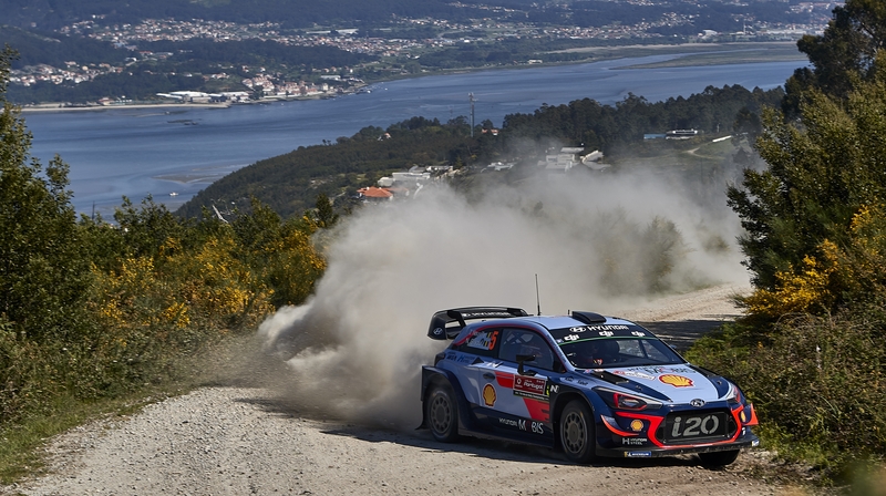 Thierry Neuville leads in Portugal