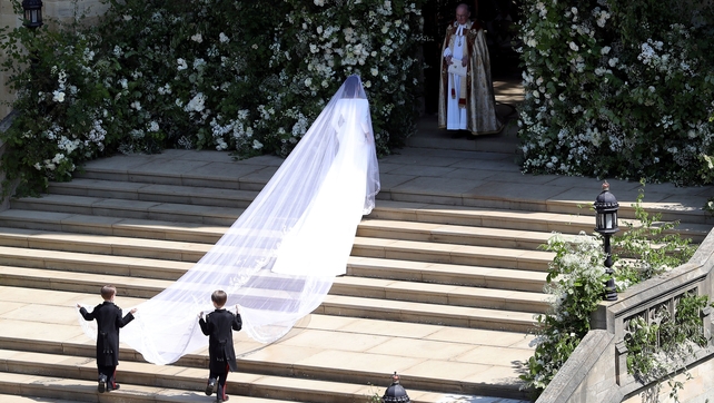 Meghan Markle enters St George's chapel