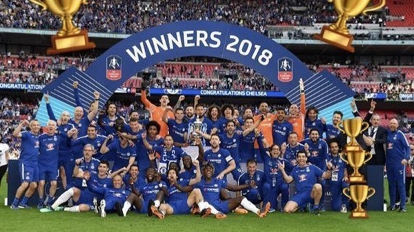 Willian would appear to be happy to see Antonio Conte leave